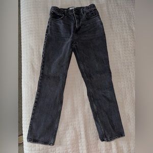 Abercrombie & Fitch
The 90’s Straight 
Ultra High Rise